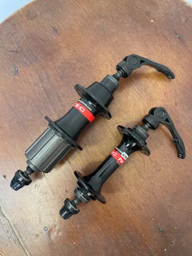 Par de Cubos de Rod bike bicicleta rolamento 20/24 furos 