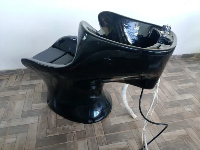 Lavatório semi novo! Já vai com aquecedor!