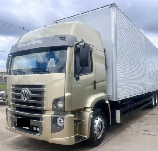 vw 24-250 6x2 ano 2012 baú 11m