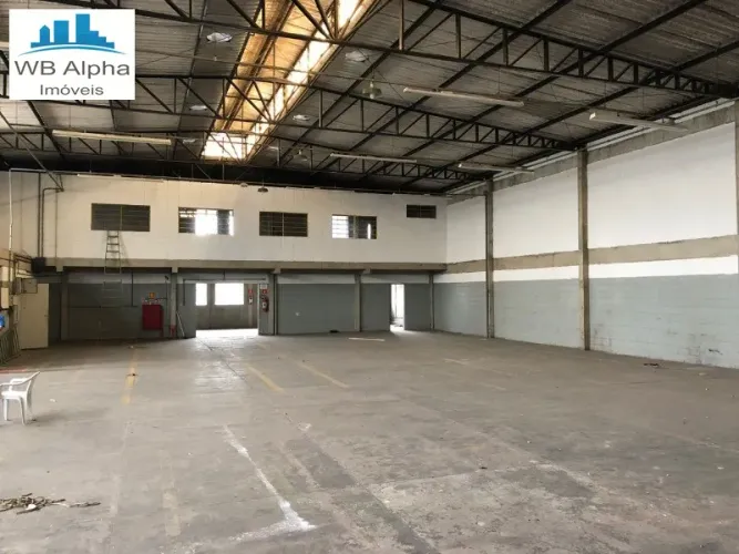 Galpão Industrial de 1.100m² à venda ou Locação em Carapicuíba-SP, no bairro Chácara Quiri