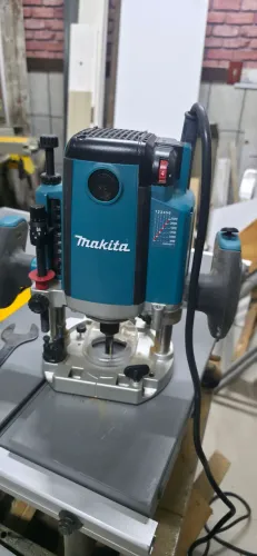 Tupia de coluna Makita Rp2301FC