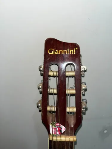 Violão Giannini Flat Cutaway Nylon, eletroacústico e de corpo fino