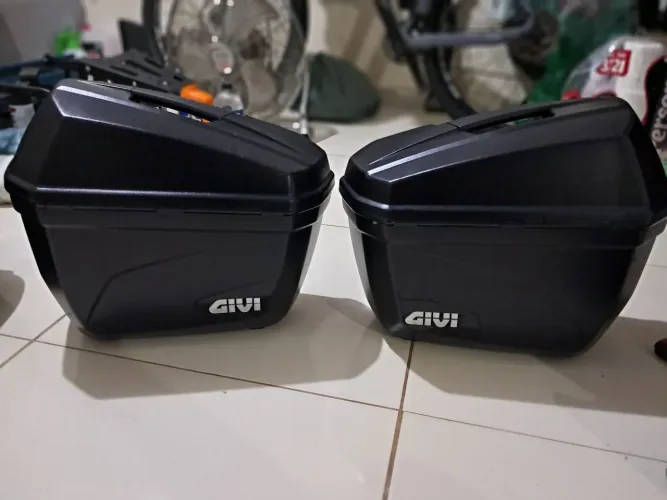 Baús laterais Givi E22N