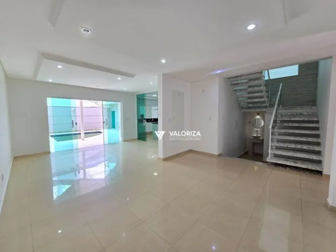 Casa com 5 quartos, 280 m² - venda por R$ 1.860.000 ou aluguel por R$ 7.812/mês - Condomín