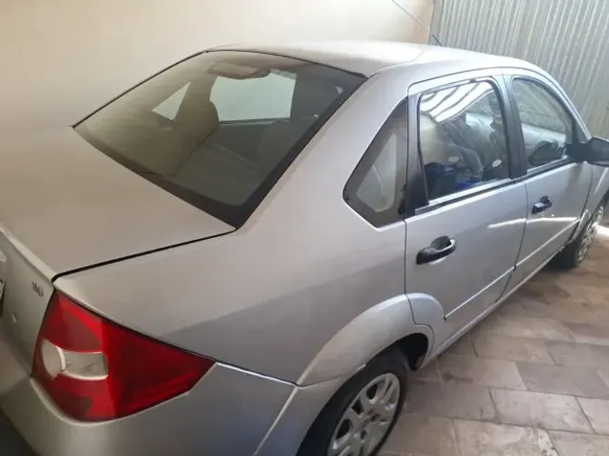 Ford Fiesta Sed. 1.6 8V Flex 4P 2005