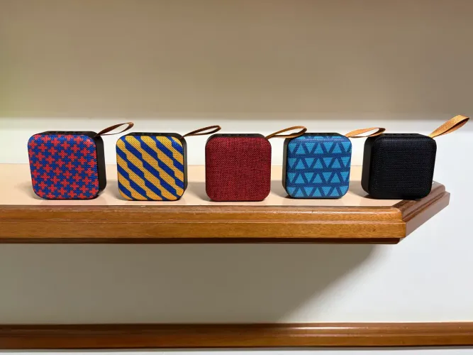 Caixa de Som Portátil Átomo (Várias Cores)