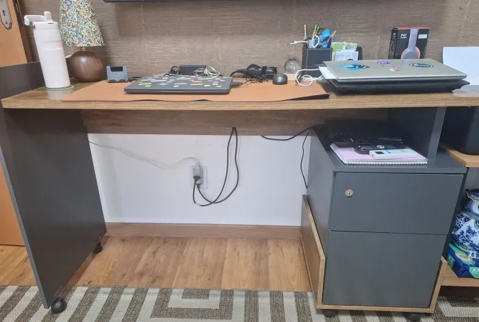 Mesa para escritório/estudos