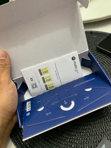 Moto g04s muito novo.