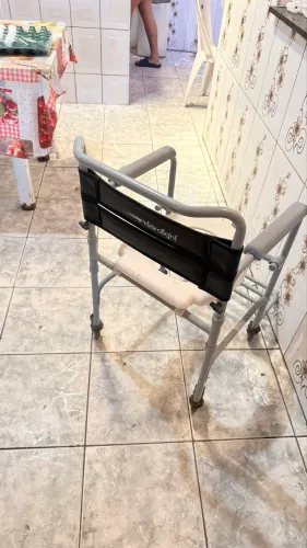 Cadeira de banho higiênica