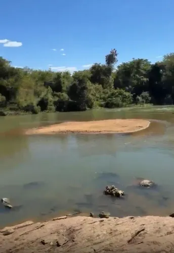 CHACARA COM ACESSO AO RIO DOS BOIS E REPRESA DENTRO