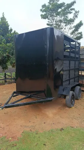 Vende ou troca reboque para dois cavalos trucado novo emplacado 2026 só tranferir