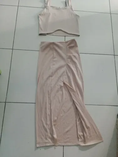 Conjunto de saia longa lascada