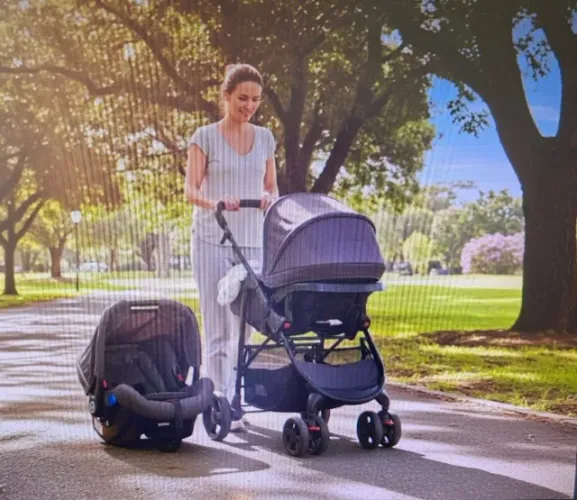 Carrinho de Bebe + Bebe Conforto