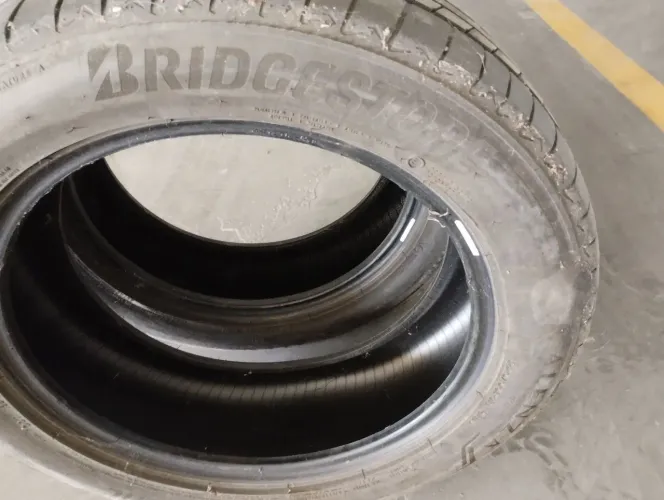02 pneus aro 18 Bridgestone usados