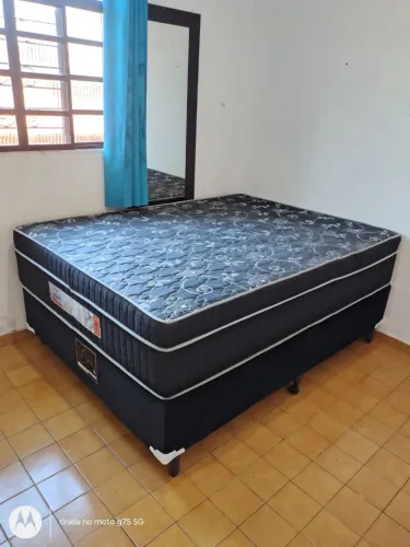 Vendo cama box de casal semi nova em ótimo estado entrego grátis