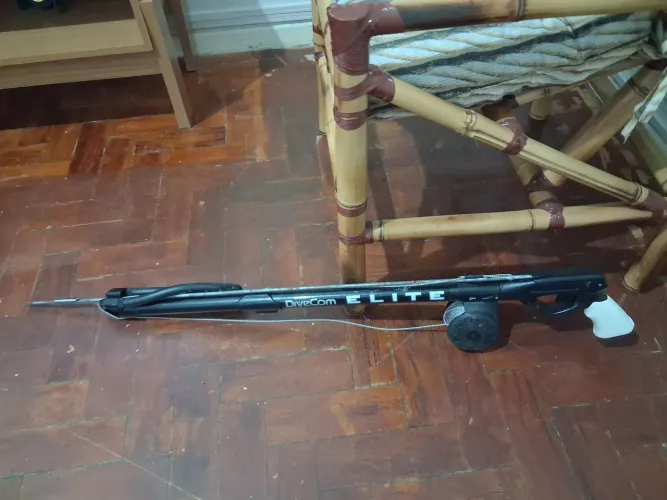 Arbalete 90cm, pé de pato 39-41 e máscara de mergulho