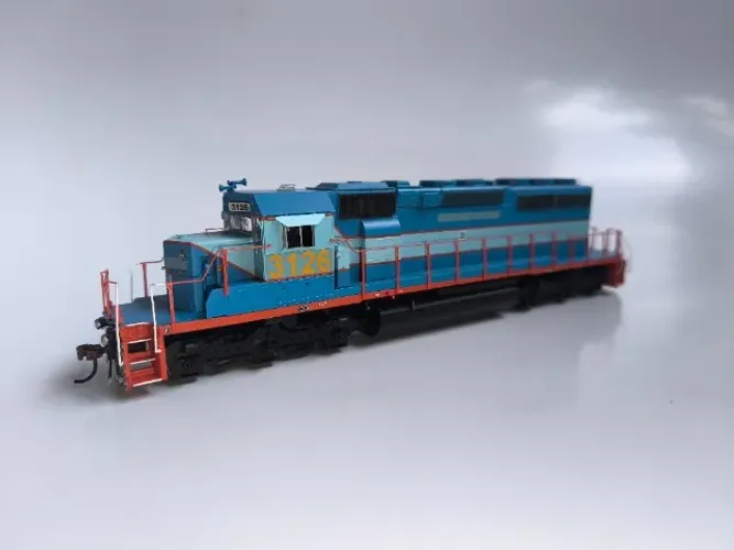 Locomotiva SD40-2 O&K Athearn RTR com DCC e SOM HO