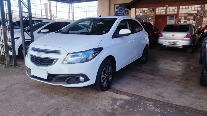 Chevrolet Onix Hatch LTZ 1.4 8V Flex Power Aut. 4P 2016