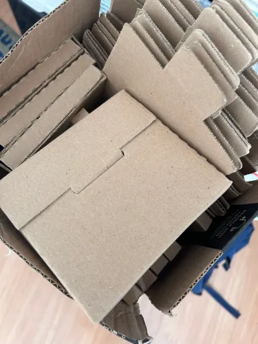 Caixas de papelão para cds