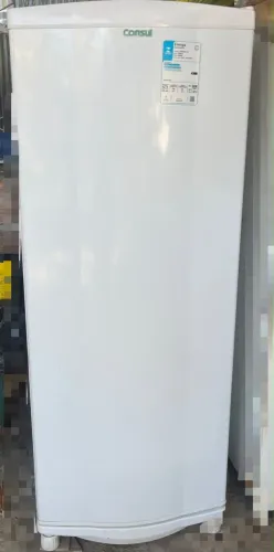Vendo uma geladeira consul * interessados chame no PV