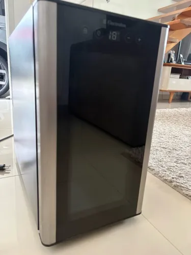 Adega 8 garrafas Electrolux para conserto
