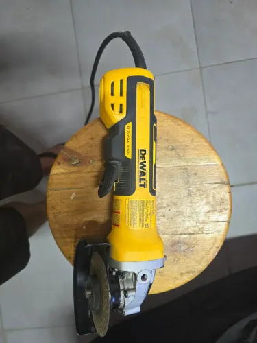 Esmerilhadeira dewalt seminova