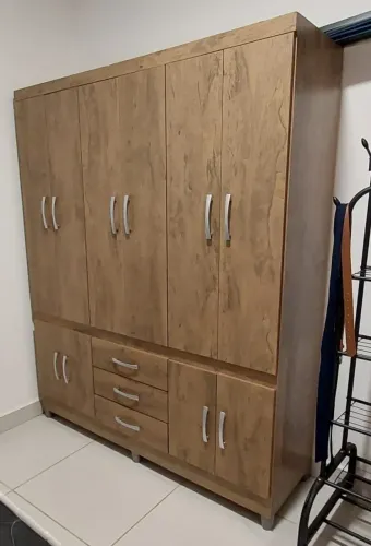 Guarda roupas pequeno