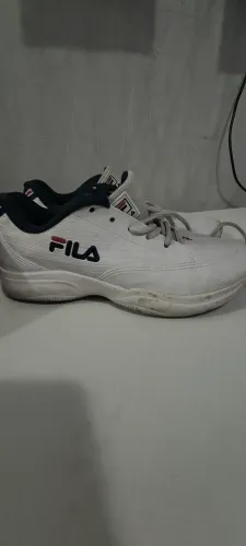 Calçados n. 34 ( um tênis FILA e uma sandália super confortável )