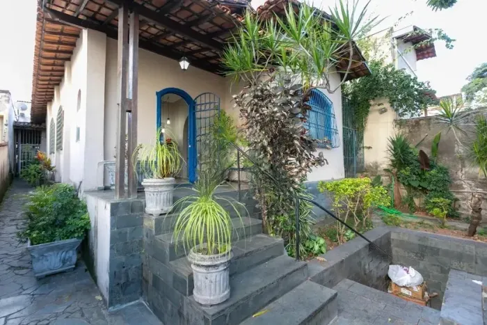 Casa à Venda - Bom Jesus, 3 Quartos, 200 m2