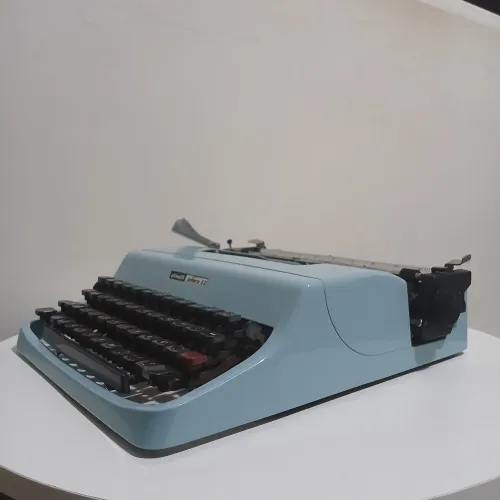 Máquina de escrever olivetti lettera 32