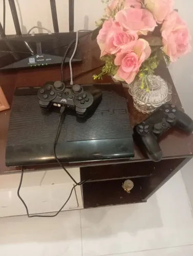 Ps3 desbloqueado HD de 500 GB controle de ps4 e um de ps3 com cabo
