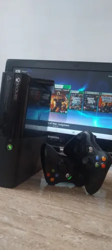 Xbox Super Slim Tunado de 1 Tera 80 jogos xbox +80 de Super Nintendo