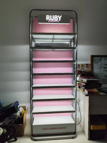 Armário expositor de salão