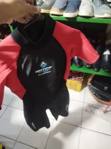 Macacão de natação tamanho 8 veste um p 