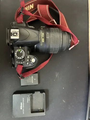Kit Nikon D3100 + Lente 18-55mm + Bateria + Carregador - Muito Usada