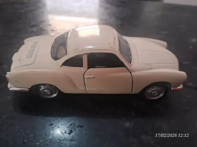 Miniatura karmann ghia 1:42 12cm 