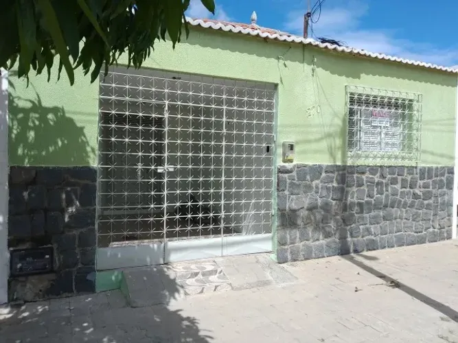 Vendo casa em Currais Novos RN em excelente localização