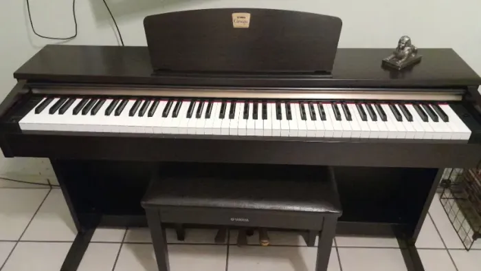 Piano digital Yamaha Clavinova Clp320