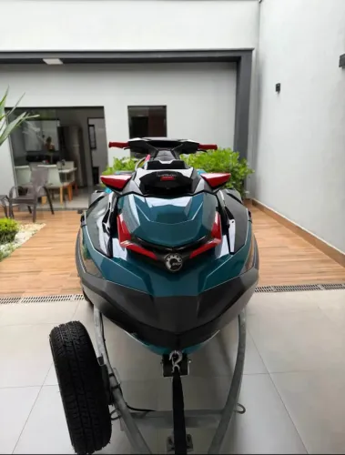 Jet Ski Seadoo wake pro 230