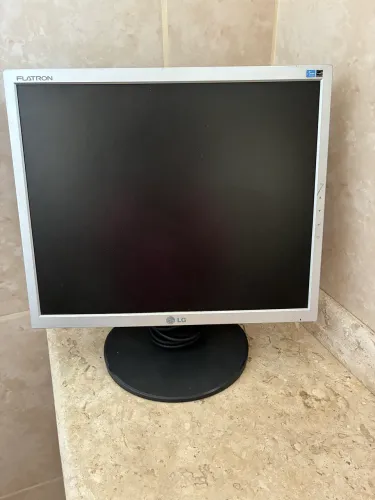 Monitor modelo 1752S. Valor 75