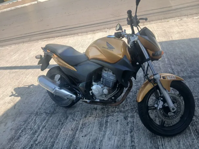 Moto Honda CB300r Dourada 2010