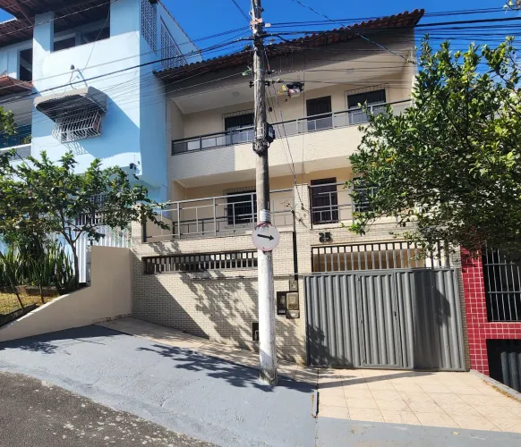 Alugo casa 3 andares - Cocal