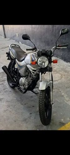 Ybr com partida eletrica e roda de liga leve