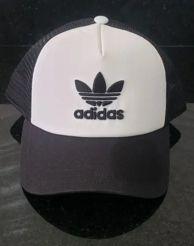 Boné da Marca Adidas