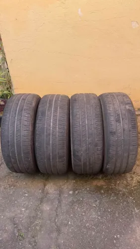 Vendo pneus semi novos 205/55/16