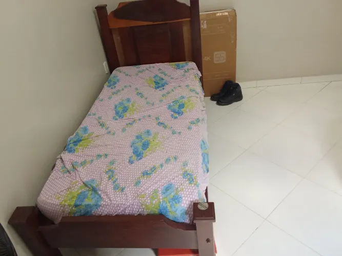 CAMA DE SOLTEIRO ARMAÇÃO DE MADEIRA