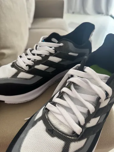 Tênis adidas primeira linha