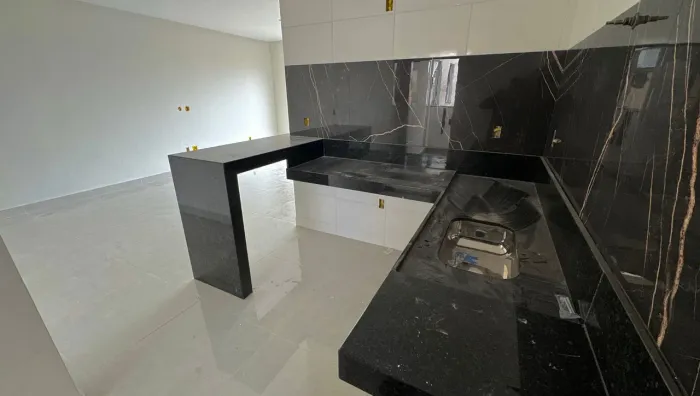 CASA COM ÁREA PRIVATIVA - 3 QUARTOS 1 SUÍTE - 2 VAGAS - VALE DAS ORQUÍDEAS - CONTAGEM/MG
