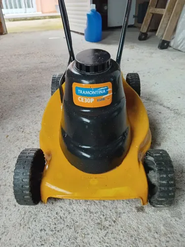 máquina de cortar grama