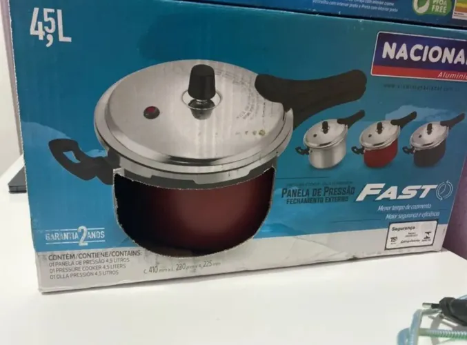 Panela de pressão 4,5L nova/lacrada com teflon de 200 R$ por 150 R$ 